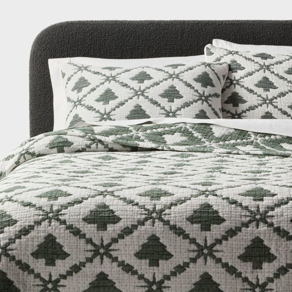 Threshold - Full/Queen Holiday Matelasse Quilt Set Green - Thr Green